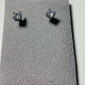 Nicestone Stud earrings